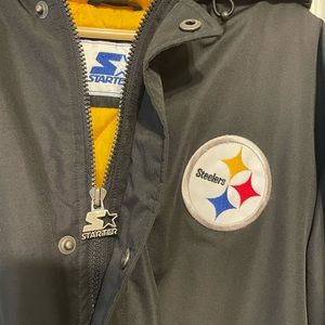 Warm Men’s Steelers coat. Barely worn & in good condition.